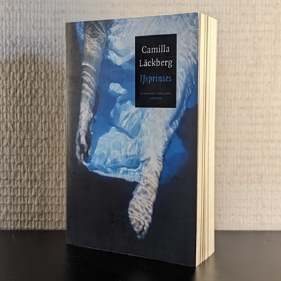 Cover van het tweedehands boek 'IJsprinses' door Camilla Läckberg, getoond in 400x400 pixels.