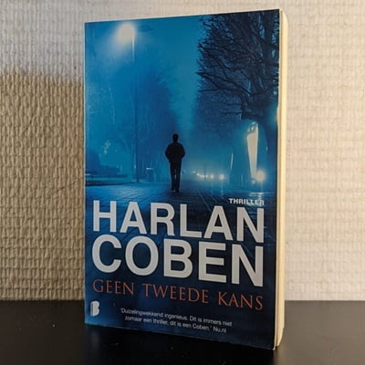 "Cover van het tweedehands boek 'Geen tweede kans' door Harlan Coben, getoond in 400x400 pixels.