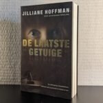 Op zoek naar 'De laatste getuige' en andere werken van Jilliane Hoffman? Wij kopen deze tweedehands boeken! Neem contact op als je exemplaren hebt die je wilt verkopen.