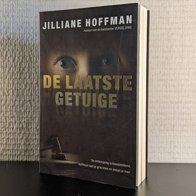 Cover van het tweedehands boek 'De laatste getuige' door Jilliane Hoffman, getoond in 400x400 pixels.