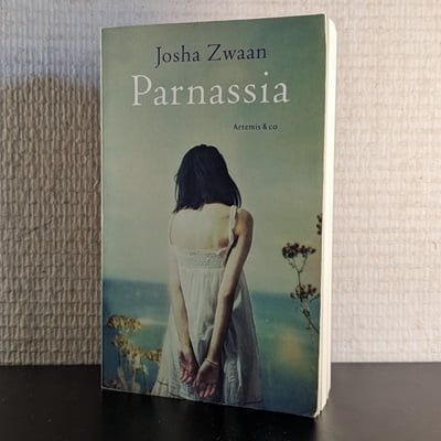 Cover van 'Parnassia' door Josha Zwaan, een tweedehands boek, getoond in afbeeldingsgrootte van 400x400 pixels.