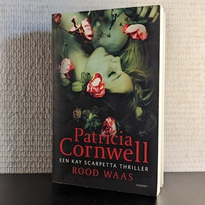 Cover van het tweedehands boek 'Rood Waas' door Patricia Cornwell, getoond in 400x400 pixels.