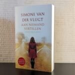 Op zoek naar 'Aan niemand vertellen' en andere werken van Simone van der Vlugt? Wij kopen deze tweedehands boeken! Neem contact op als je exemplaren hebt die je wilt verkopen.