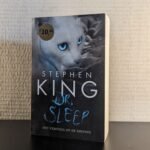 Op zoek naar 'Dr. Sleep' en andere werken van Stephen King? Wij kopen deze tweedehands boeken! Neem contact op als je exemplaren hebt die je wilt verkopen.